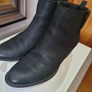 Kenneth Cole ankle booties
